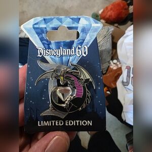 NWT DISNEYLAND 60 pin **RARE**